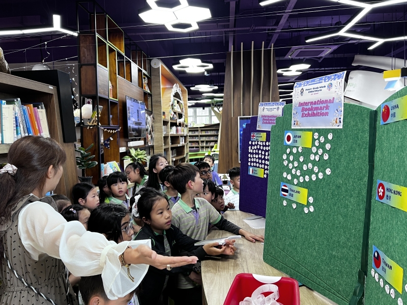 International-Bookmark-Exhibition-3